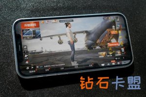 iPhone 12玩《和平精英》效果怎样？超高清画质震撼
